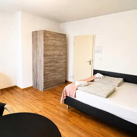 Sleeps 2 With Balcony Apartment *