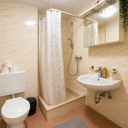 Sleeps 2 With Balcony *